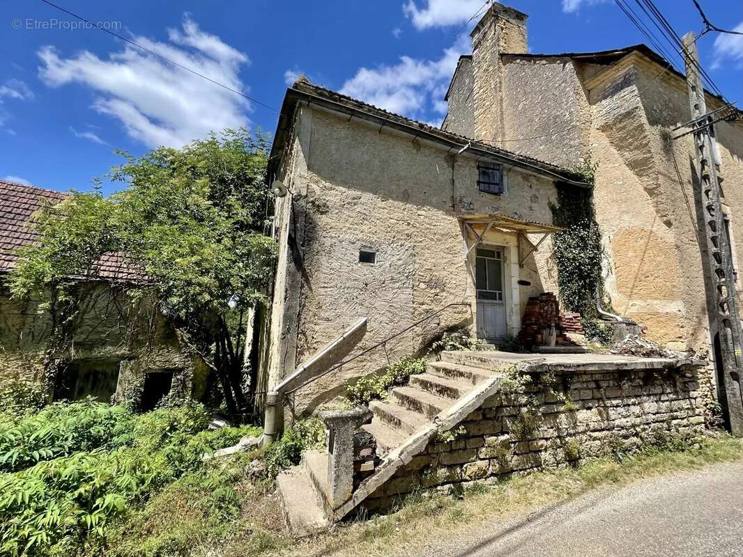 Maison et deux granges à rénover - photo 5