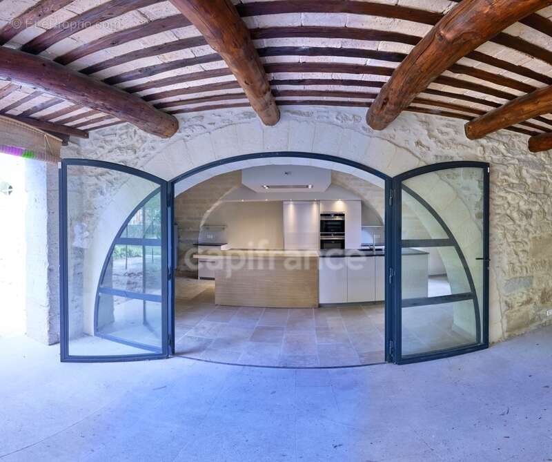 Á UZES (30) Propriété d’Exception à Deux Pas de la Place aux Herbes - photo 6