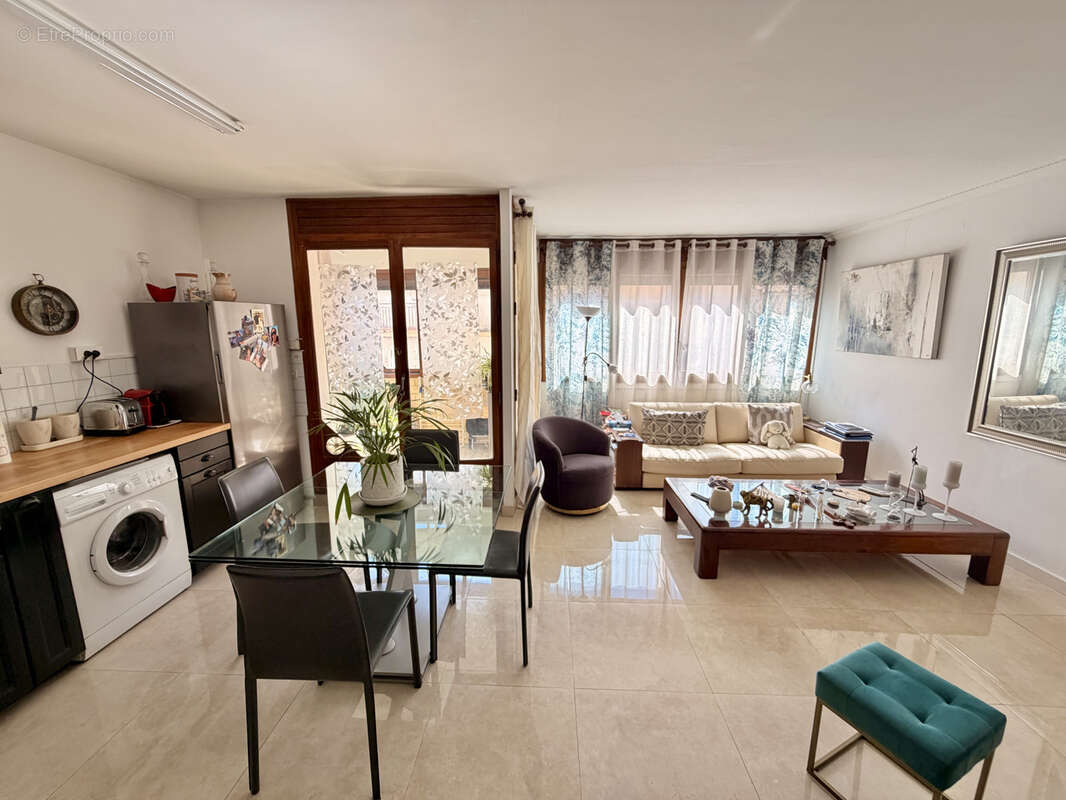 Appartement à MARSEILLE-5E