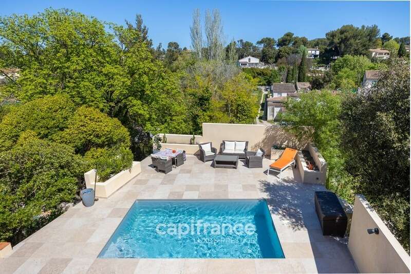Marseille 11ème La Valentine/St Menet, Maison de 300m2 sur un Terrain de 2700m2 avec deux piscines, dépendances et garages - photo 26