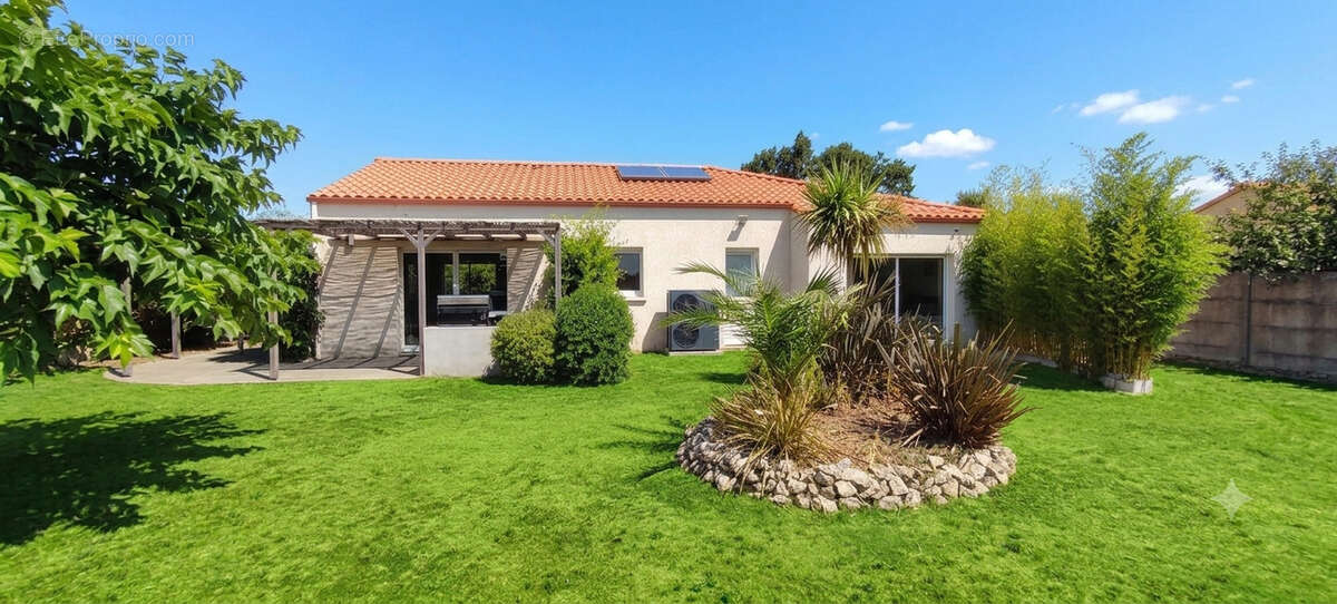 A vendre - chaumes en retz - maison de plain pied contemporaine - 115 m2 environ - 5 pièces - jardin - photo 2