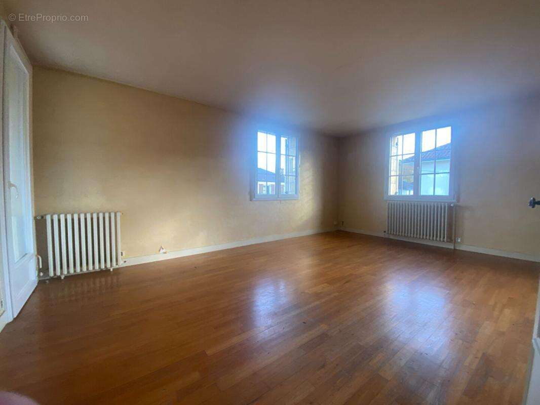 Maison à TERRASSON-LAVILLEDIEU