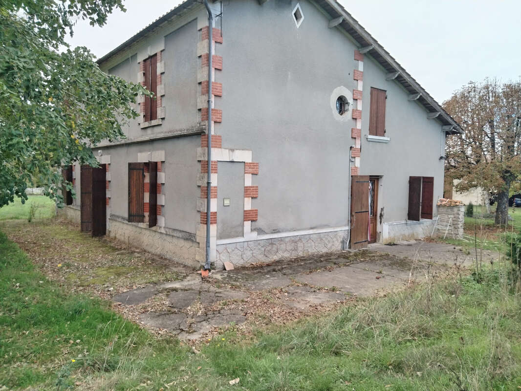 Maison à VILLEFRANCHE-DE-LONCHAT