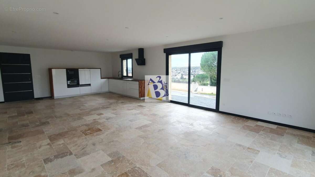 Maison à RUELLE-SUR-TOUVRE