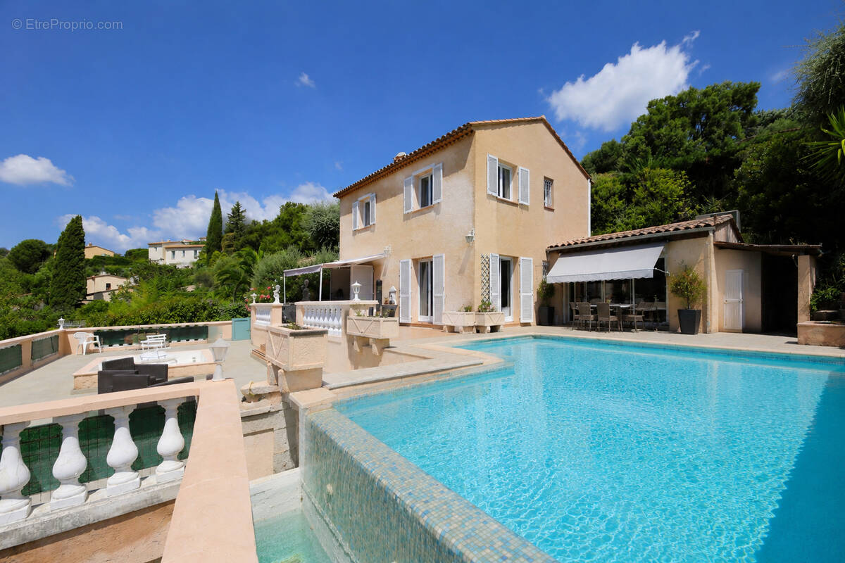 Maison à MANDELIEU-LA-NAPOULE