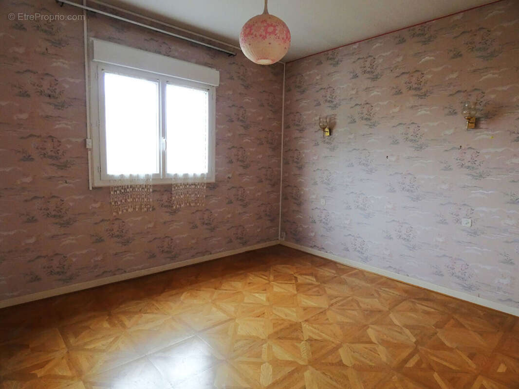 Maison à SAINT-DOULCHARD