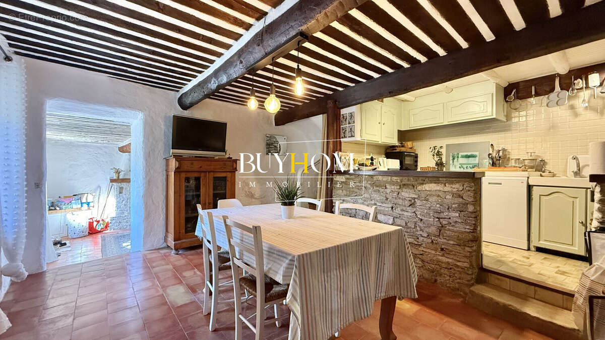 Maison à L&#039;ISLE-SUR-LA-SORGUE