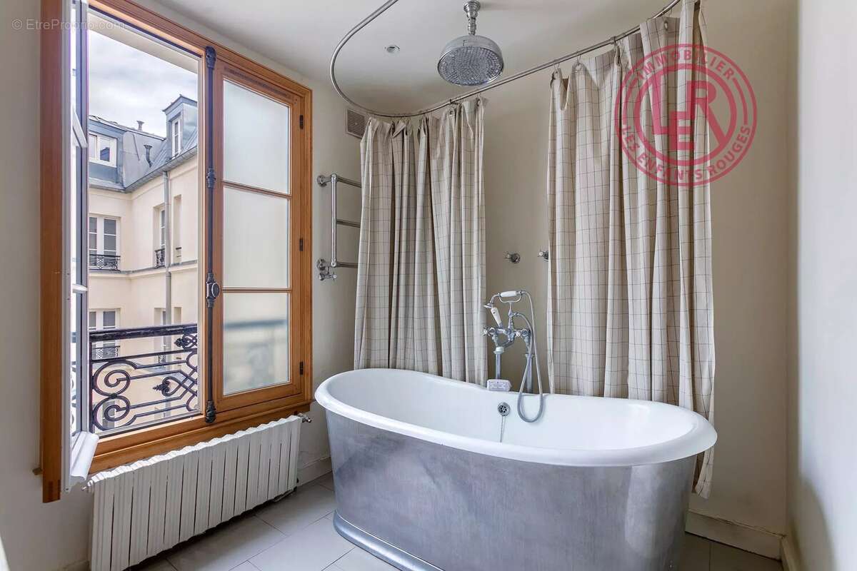 Appartement à PARIS-3E