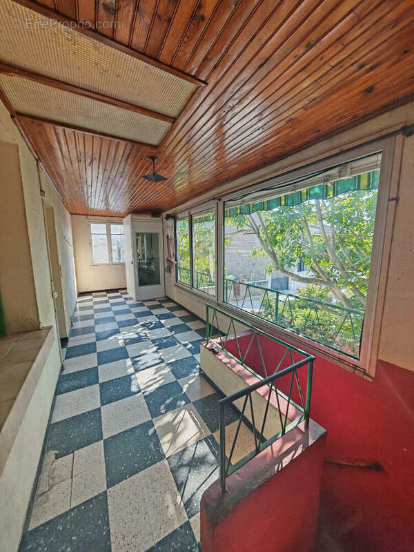 Maison de village avec jardin, garage et dépendances , Fort potentiel d'aménagement - photo 2