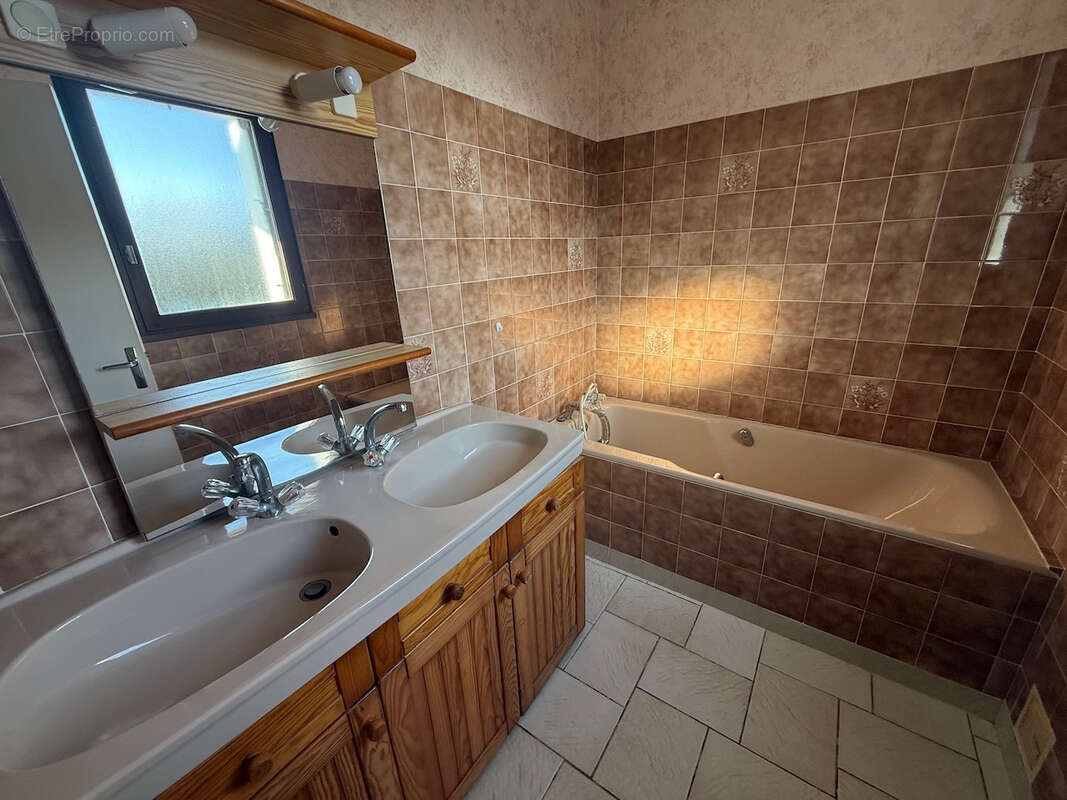 Maison à LE POULIGUEN