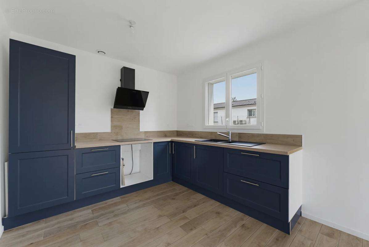Maison de 4 pièces de 100 m² à Ambarès-et-Lagrave - photo 7