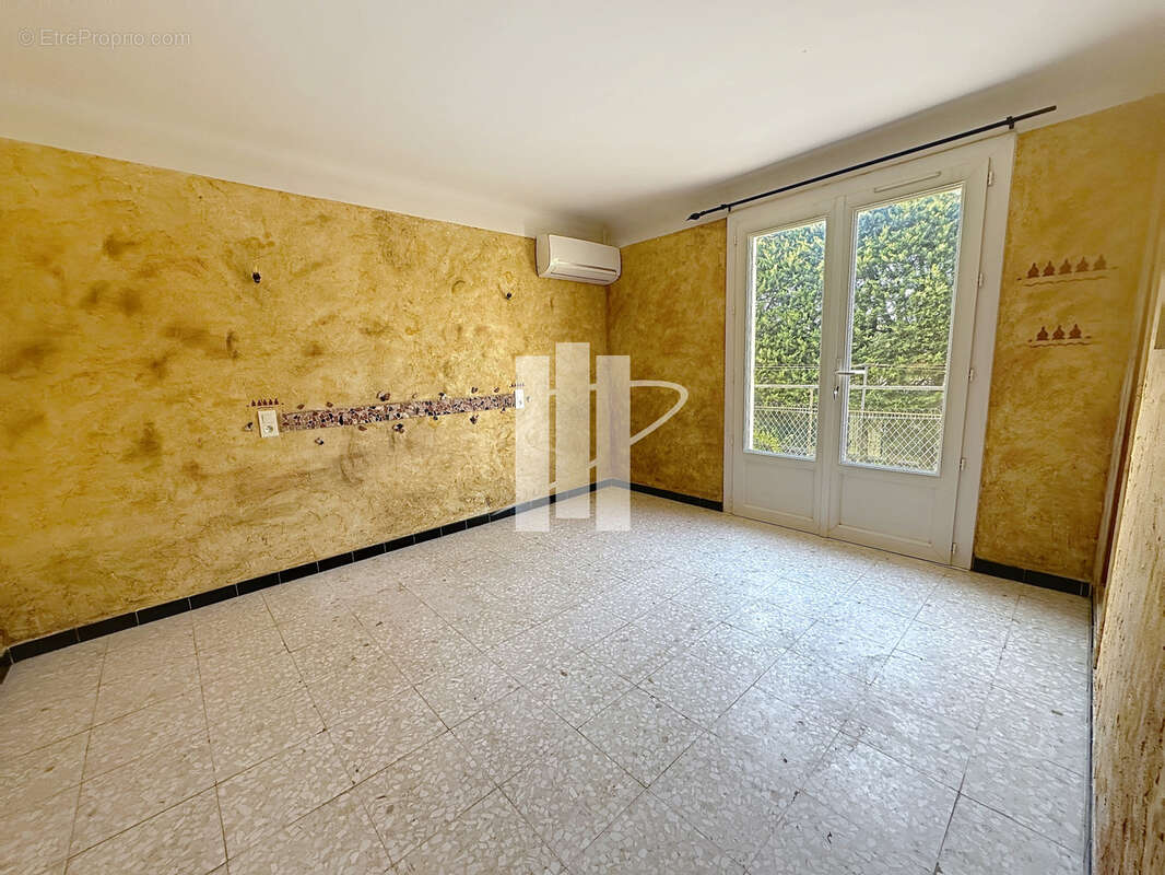Maison à PUGET-SUR-ARGENS