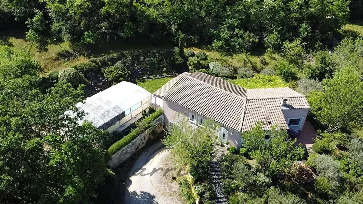Maison à MONTBOUCHER-SUR-JABRON