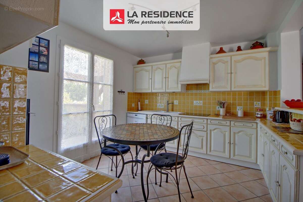 Maison à LES CLAYES-SOUS-BOIS