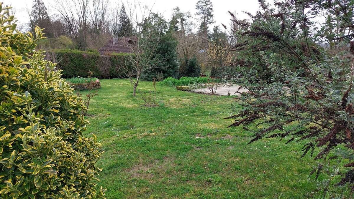 Maison Corre 7 pièce(s) 181 m2, dépendances, jardin - photo 2