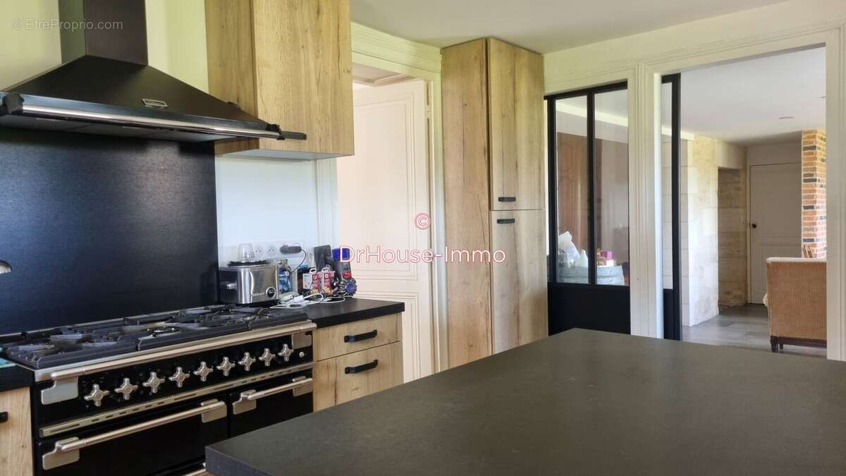 Maison 203 m² à Saint-Brice  - photo 4