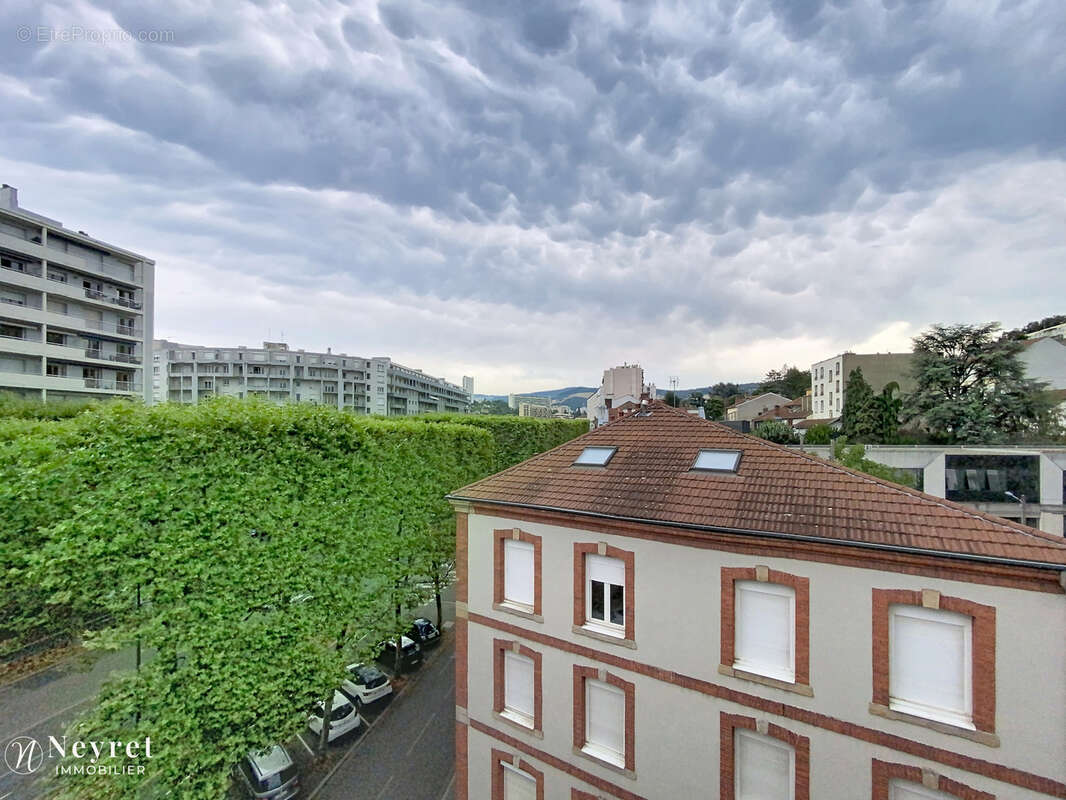 Appartement 65 m² à Saint-Etienne  - photo 14