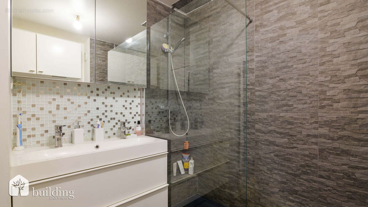 Appartement à COURBEVOIE