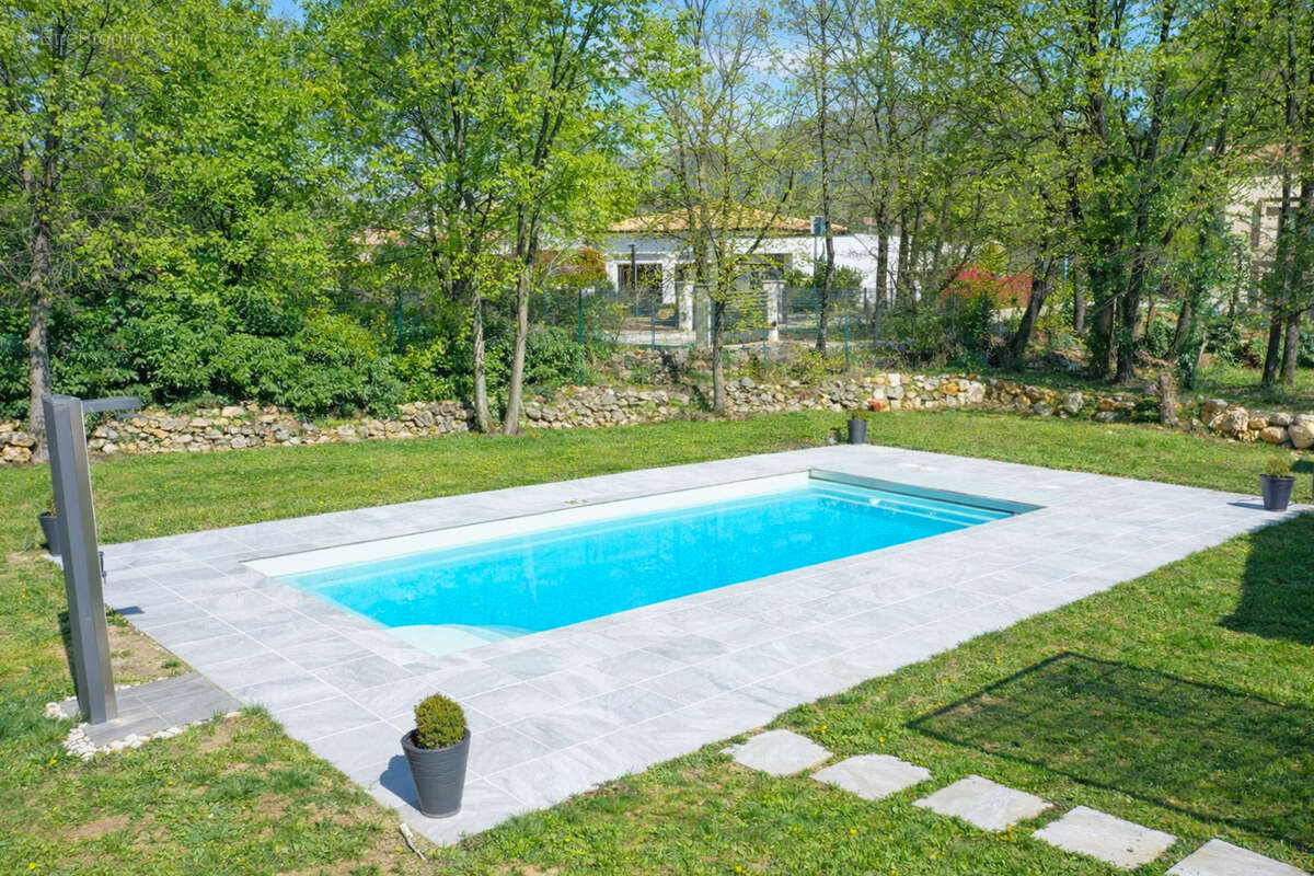 Maison à SAINT-CEZAIRE-SUR-SIAGNE