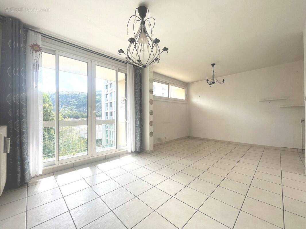 Appartement à FONTAINE