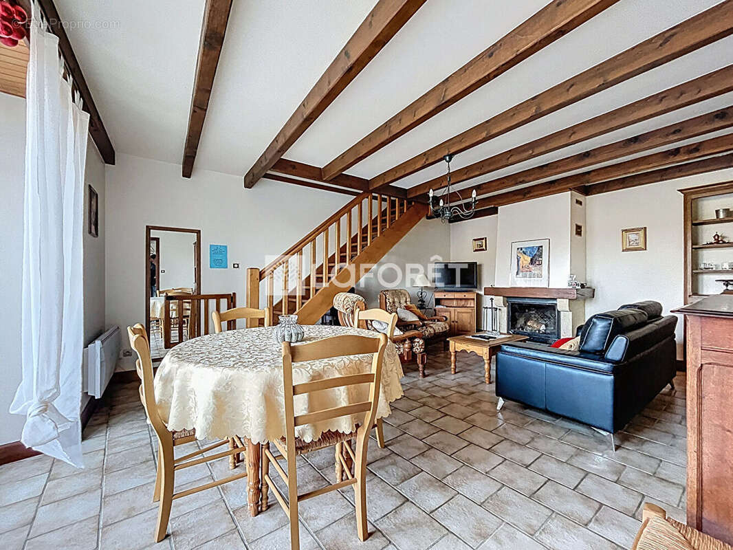 Maison à DAMPIERRE