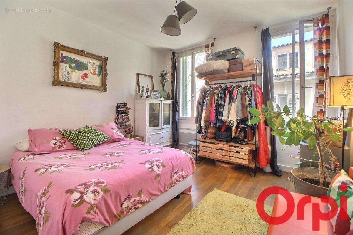 Appartement à MARSEILLE-1E