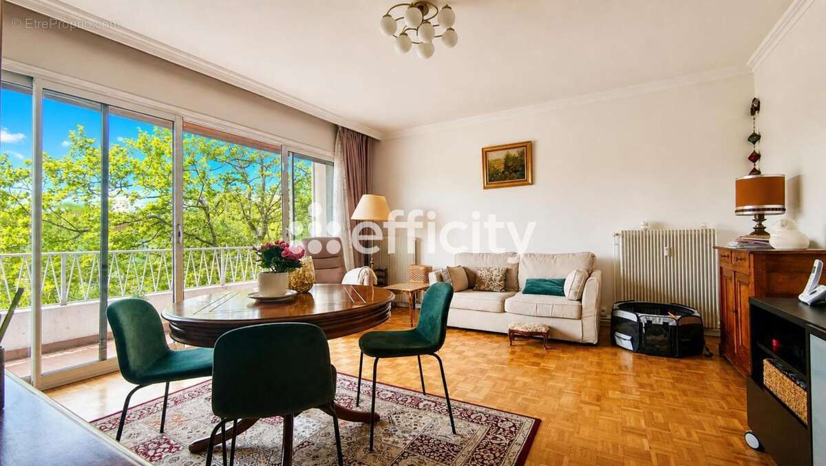 Appartement à SAINT-ETIENNE