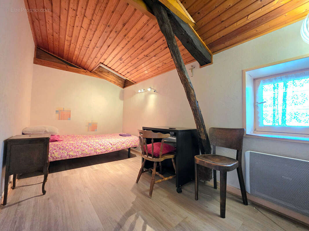 Maison à GENISSIEUX