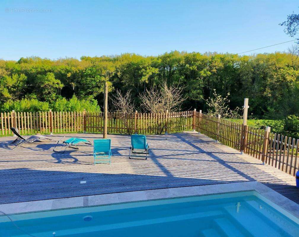 Maison à VIC-FEZENSAC