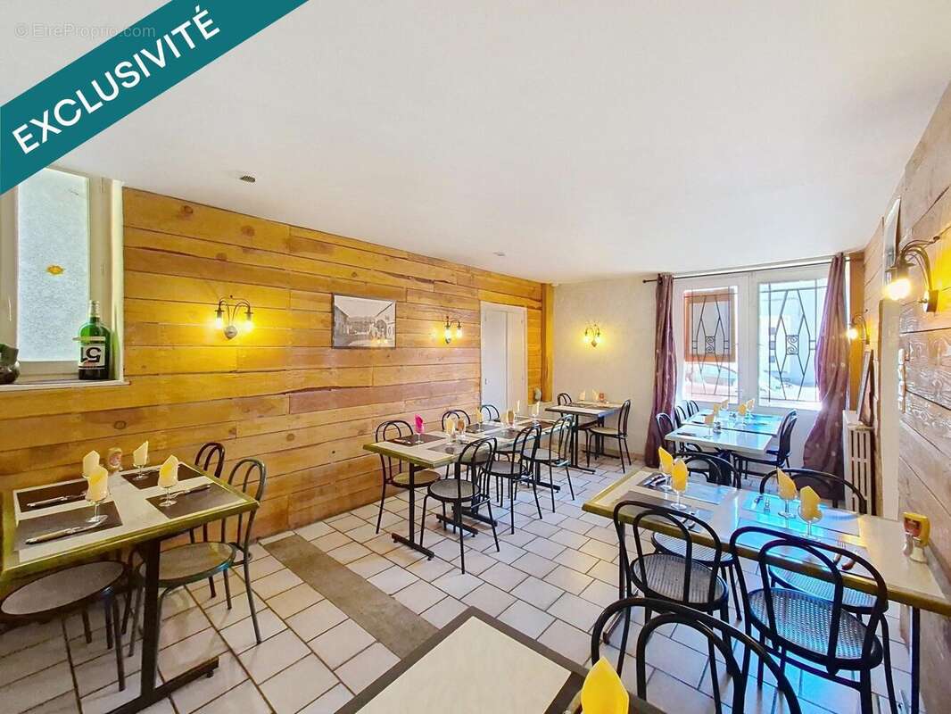 Commerce 256 m² à Vaugneray  - photo 3