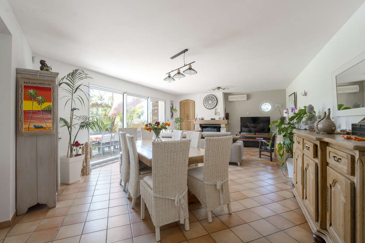 Maison à CARQUEIRANNE