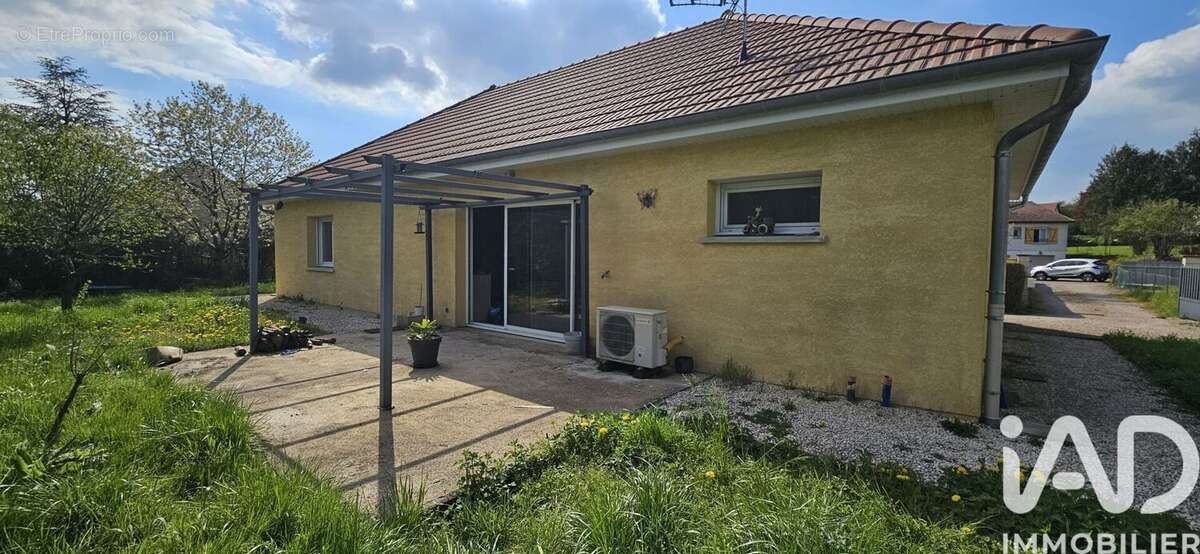 Photo 2 - Maison à COMBEAUFONTAINE