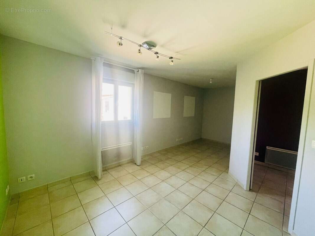 Commerce à SAINT-DONAT-SUR-L&#039;HERBASSE