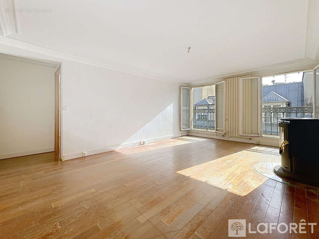 Appartement à PARIS-2E