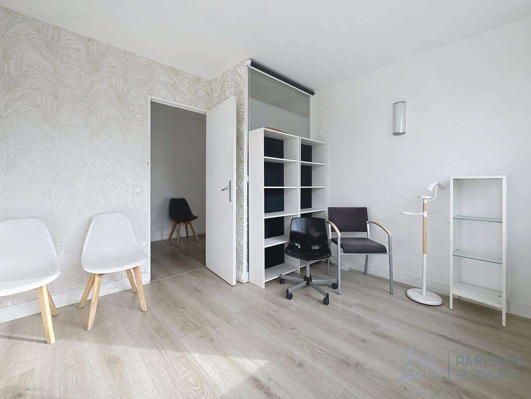 Commerce à PARIS-8E