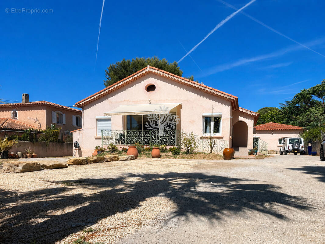 Maison à SAINT-CYR-SUR-MER