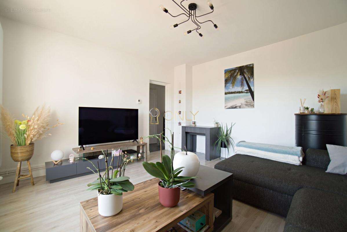 Appartement à NEUVILLE-SUR-SAONE