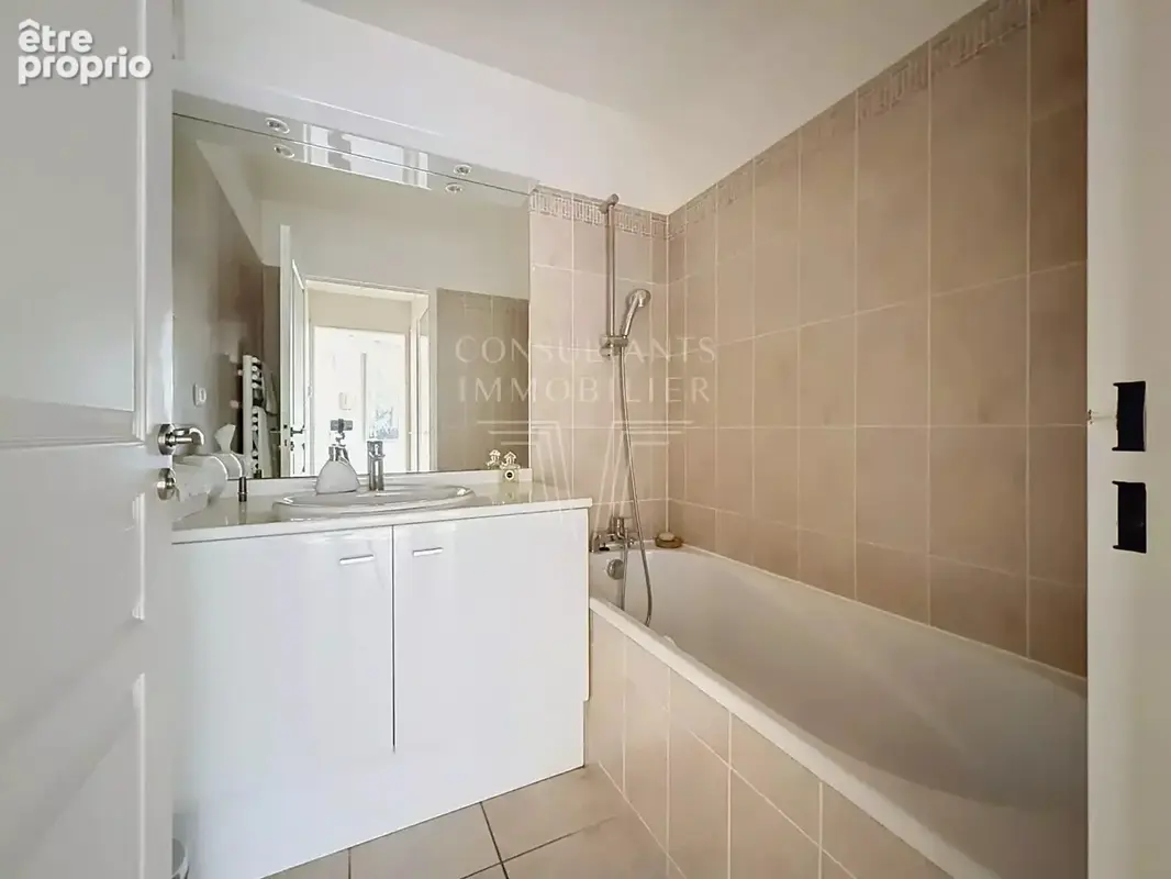 Dernier étage : 80 m² deux chambres/63 m² de terrasses - photo 12
