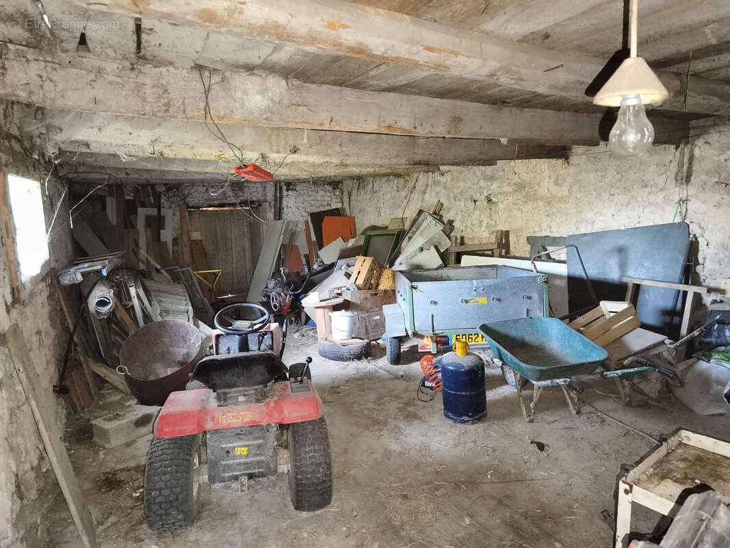 Maison à SAINT-GENIS-D&#039;HIERSAC