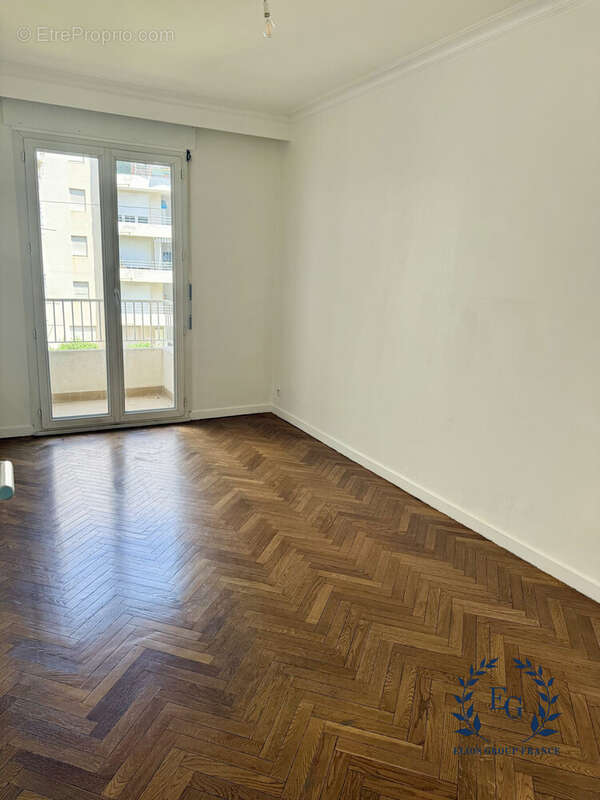 Appartement 89 m² à Marseille-6e  - photo 4