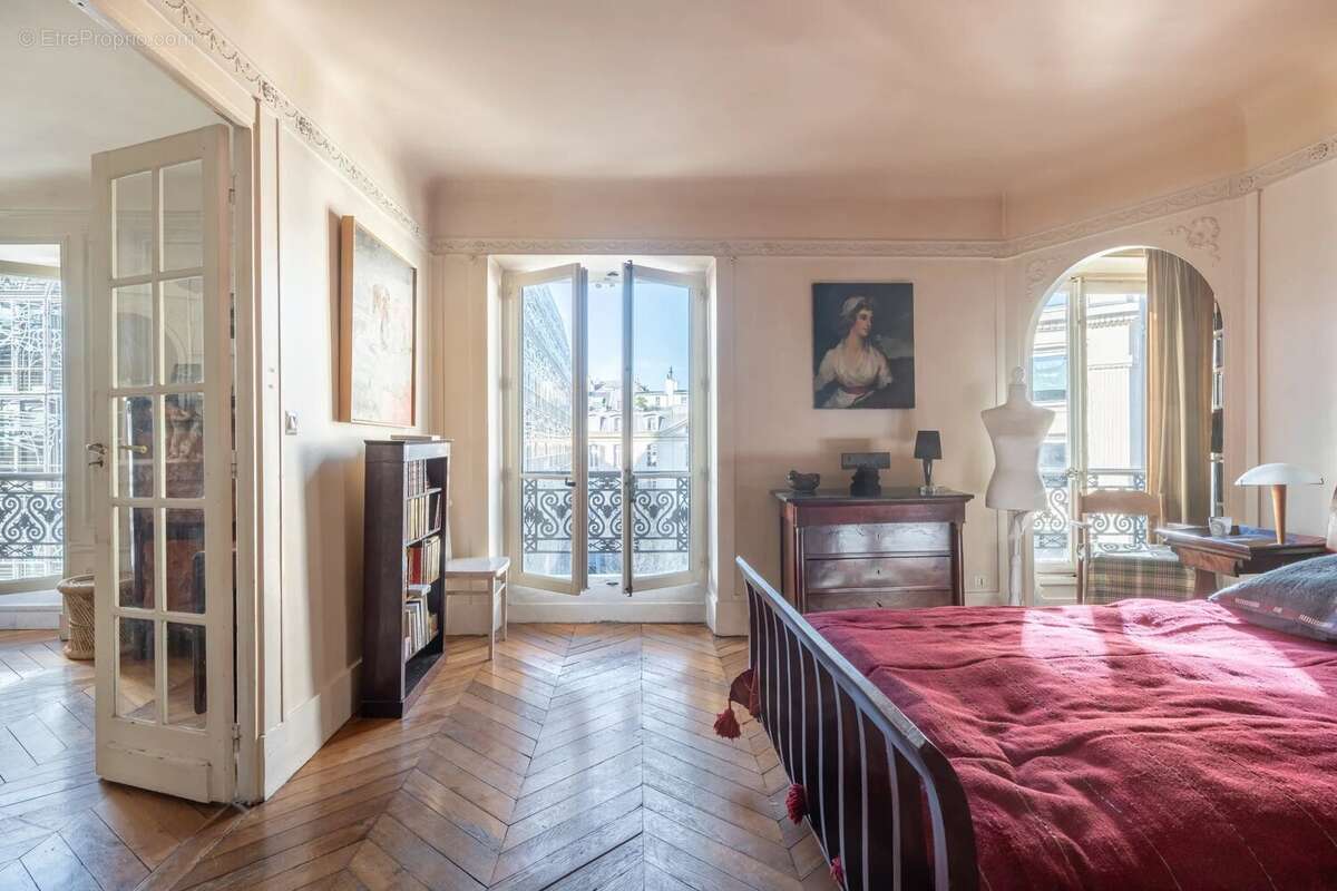 Appartement à PARIS-1E