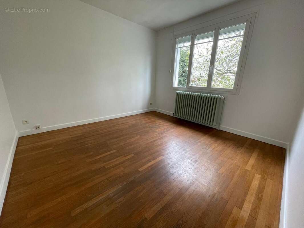 Maison à DUN-SUR-AURON