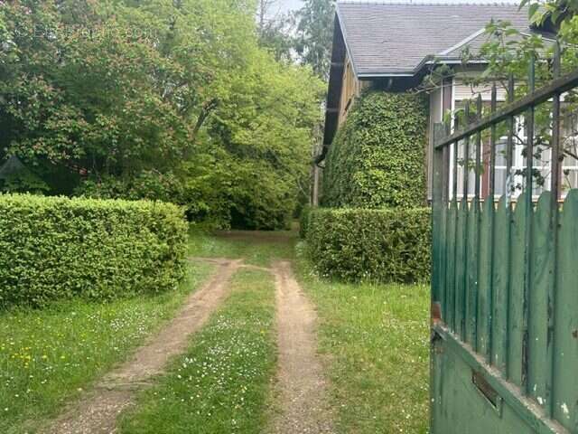 Maison 230 m² à Bourg-Et-Comin  - photo 3