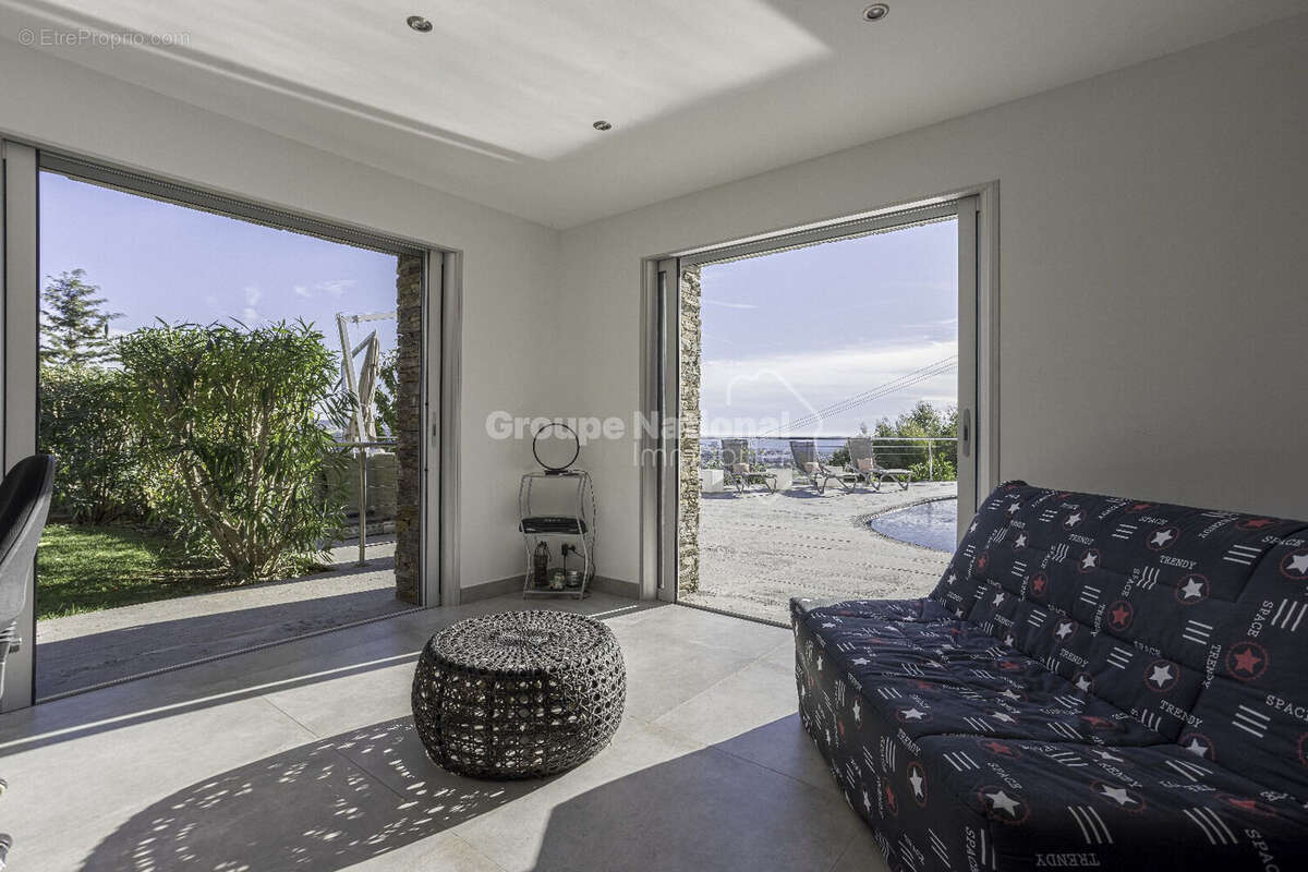 Maison à MANDELIEU-LA-NAPOULE