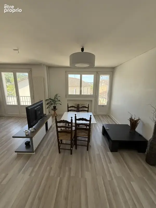 Appartement 54 m² à Le Chambon-Feugerolles  - photo 3