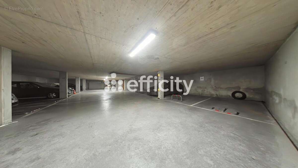 Parking à PARIS-20E