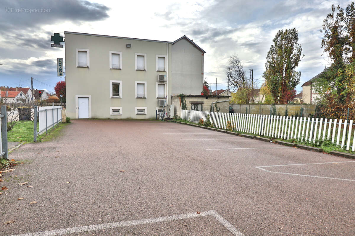 Commerce à SAINTE-SAVINE