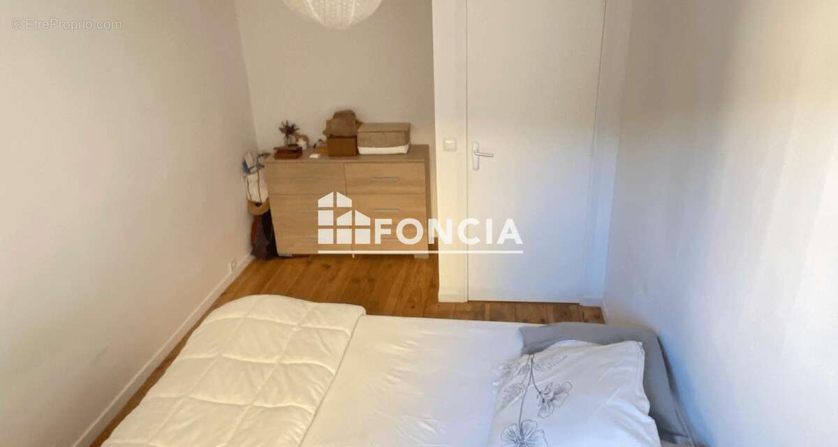 Sète centre-ville — Bel appartement traversant de 66 m² au 1er étage, DPE B, dans une petite copropriété calme à deux pas des co - photo 3