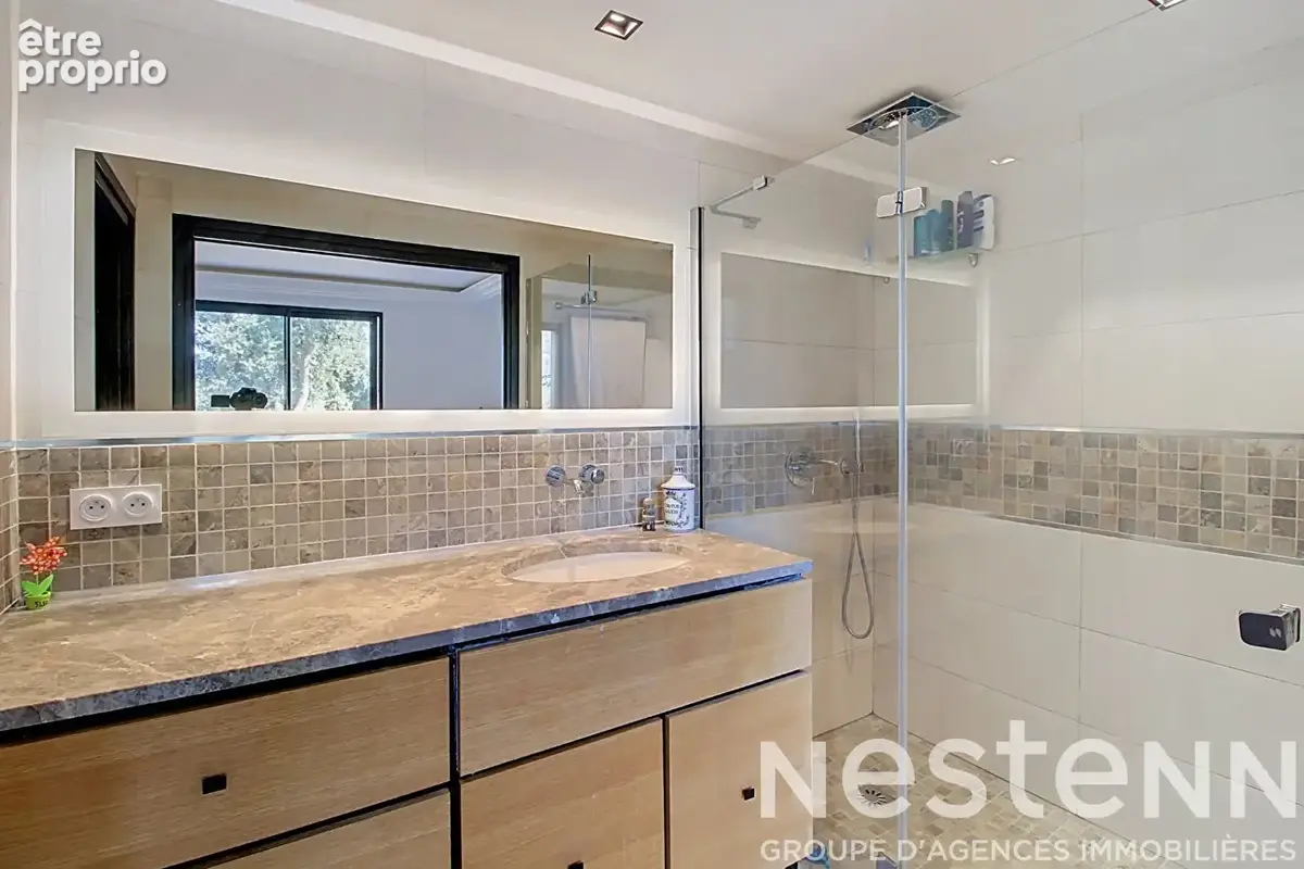 A VENDRE à CLAVIERS - Villa contemporaine 4 chambres avec piscine et vue dégagée - photo 10
