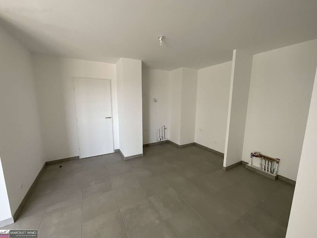 APT T3 offrant 67 m² avec terrasse 19 m² et parking au 3° étage avec ascenseur... - photo 10